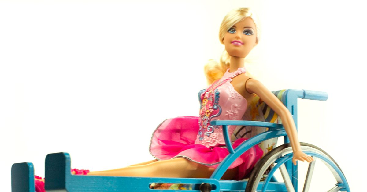 На візку і в протезах: з’являться нові ляльки «Барбі»