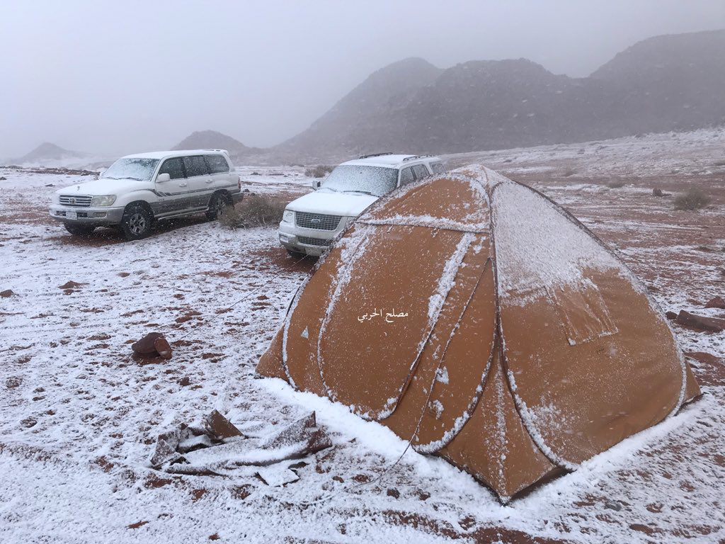 У Саудівській Аравії випав сніг (фото, відео)
