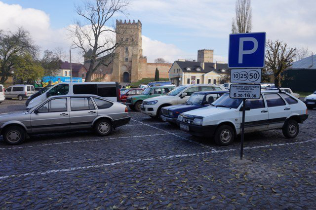 У Луцьку пропонують заборонити паркуватися у центрі міста