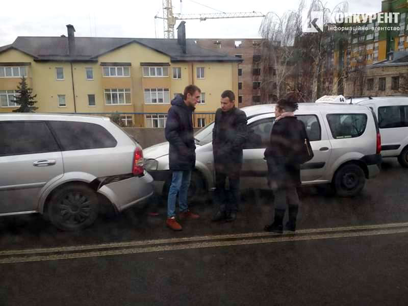 У патрульній поліції розповіли деталі ДТП на шляхопроводі у Луцьку