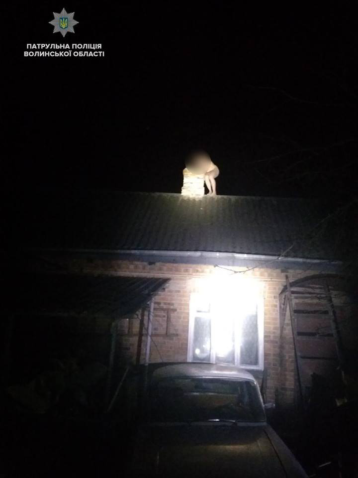 Нетипове 8-ме Березня: в Луцьку голий чоловік на даху кликав маму