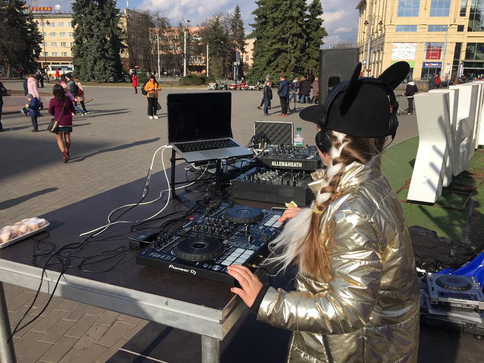 На благодійному dj-параді в Луцьку зібрали майже 12 тисяч гривень