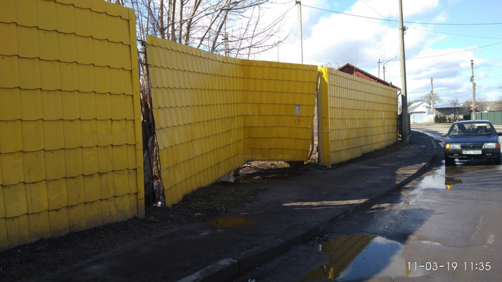 Володимирських підприємців зобов’язали привести паркани та фасади до порядку (фото)