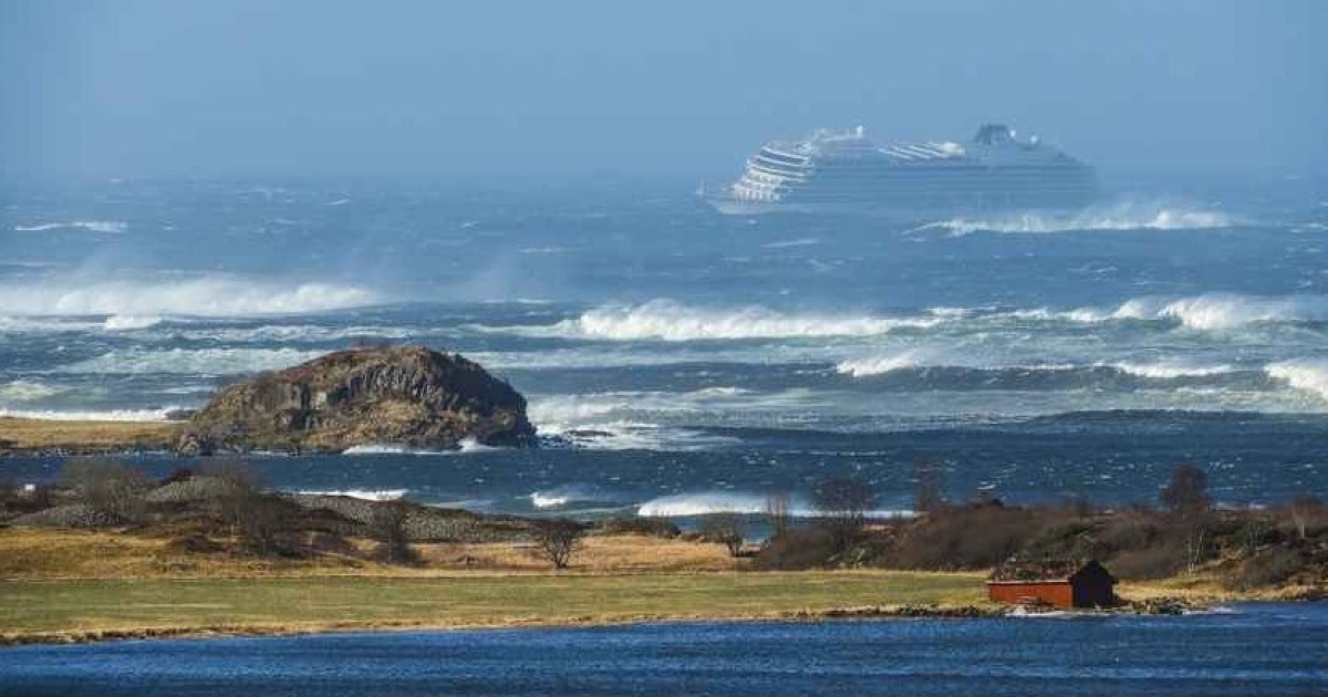 Норвезький «Титанік»: опублікували відео з борту лайнера Viking Sky під час аварії