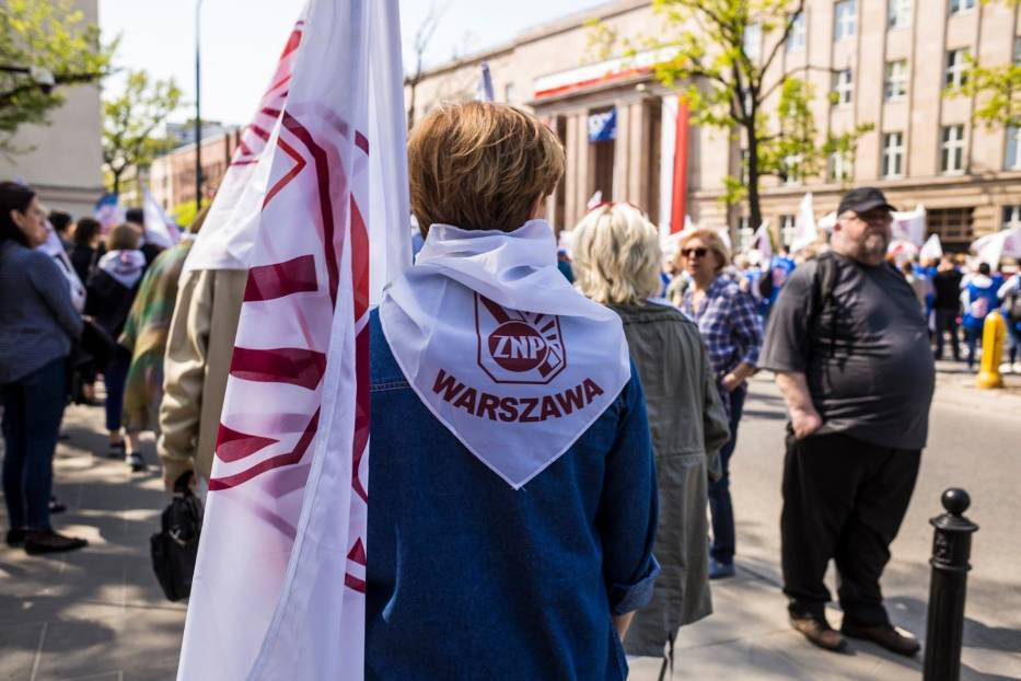 За більшу зарплату: в Польщі вчителі погрожують страйком під час іспитів