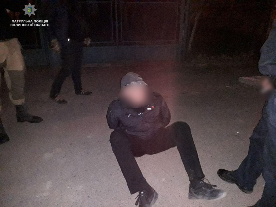 Крадіжка з тубдиспансеру, пістолет та грабіж: «гаряча» ніч у Луцьку (фото)