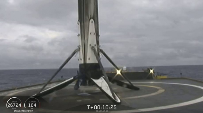 Space X вперше запустила ракету Falcon Heavy (відео)
