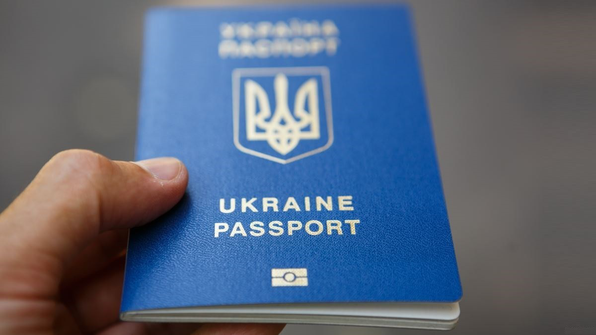В Україні  «пригальмували» з видачею біометричних паспортів
