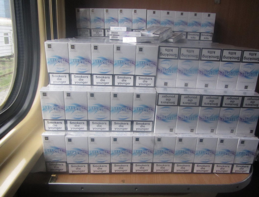 На Волині у вантажних потягах виявили сховки з сигаретами (фото)