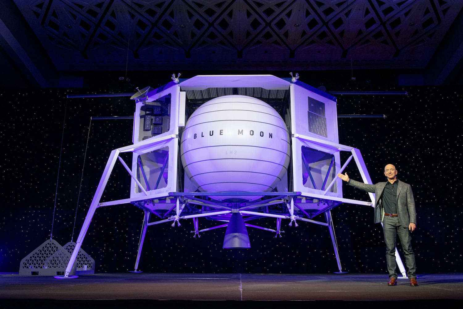 Джефф Безос представив апарат для космічних польотів на Місяць (фото)