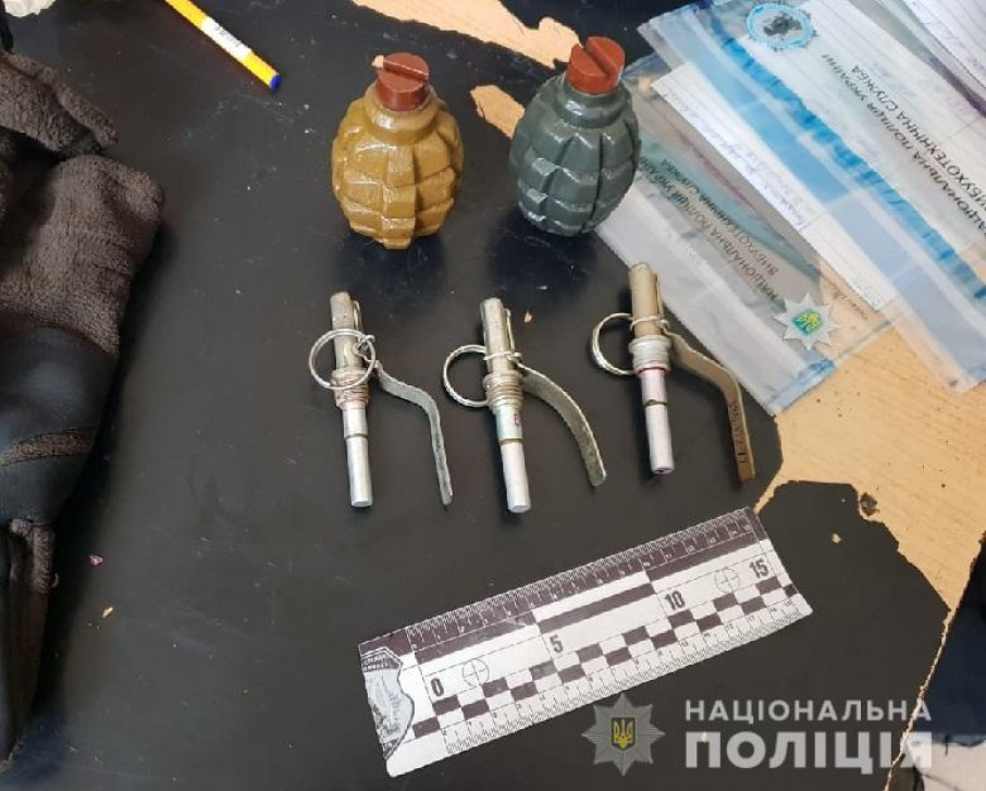 Чоловіка затримали із гранатами у київському метро