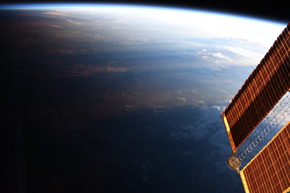 Як день переходить у ніч: NASA показала неймовірне фото з космосу