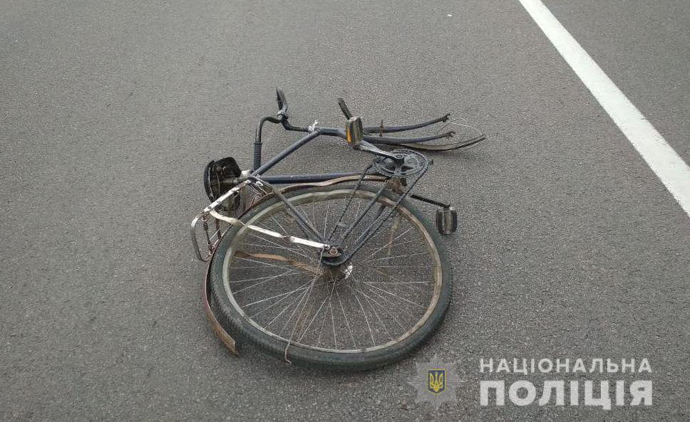На трасі «Львів-Луцьк» водійка на «Лексусі» насмерть збила велосипедиста (фото)