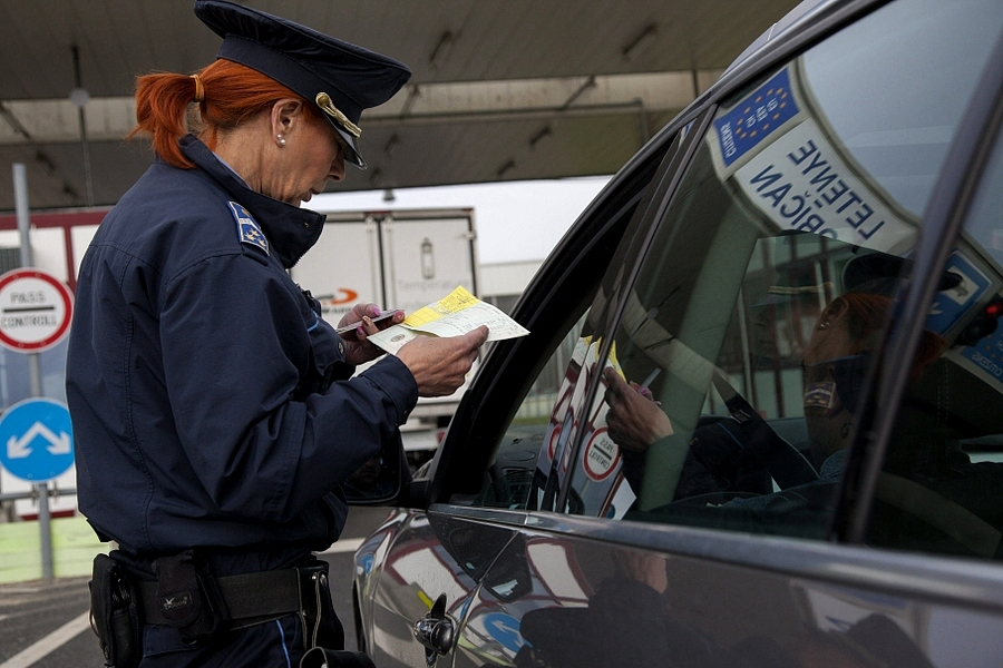Умови й документи: як волинянам перетнути кордон на власному автомобілі