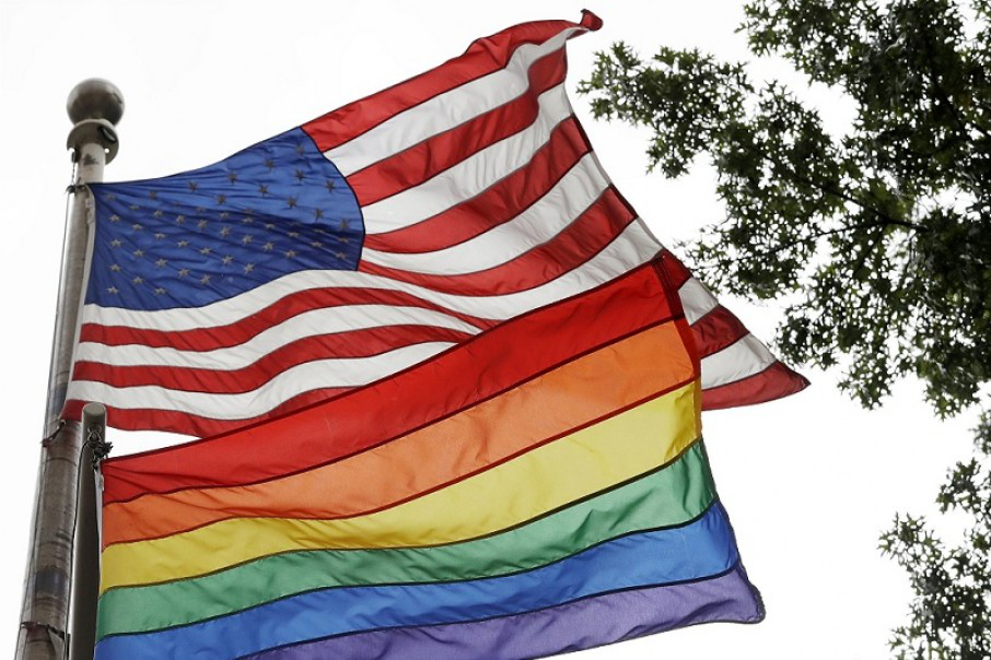 Трамп заборонив посольствам США піднімати на флагштоках прапор ЛГБТ