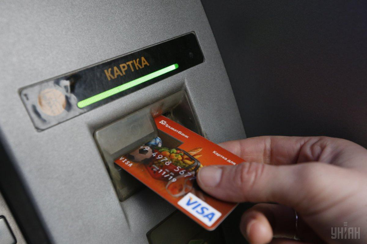 Переказувати гроші з Польщі на Україну можна через банкомати Euronet