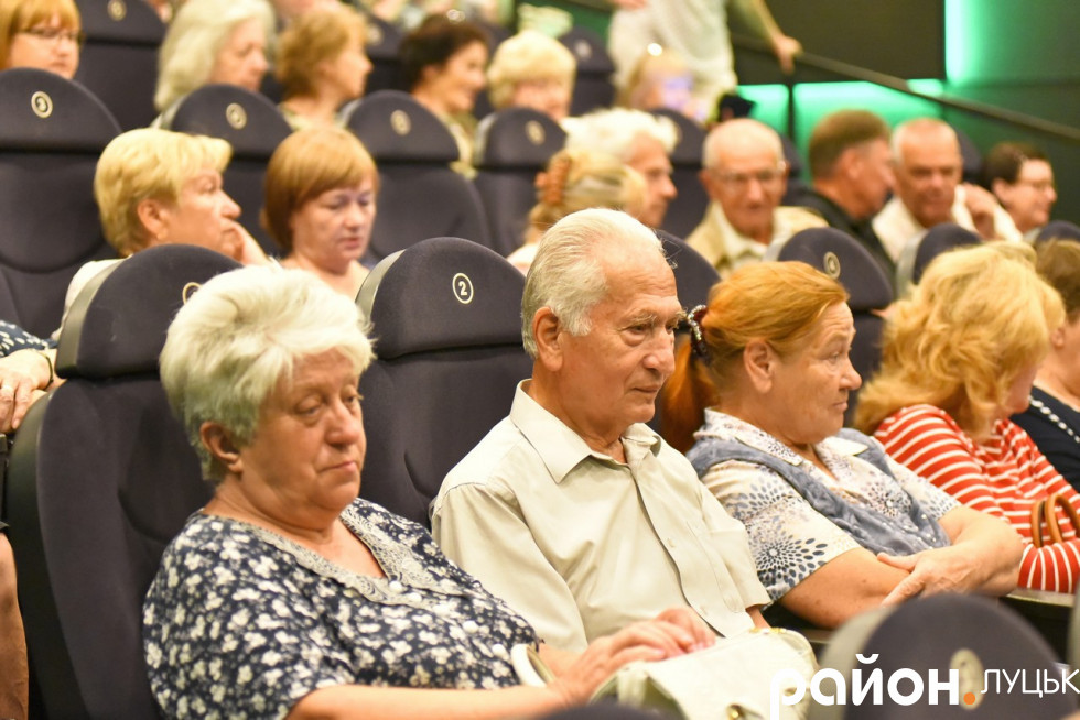 У Луцьку пенсіонери дивилися зворушливий фільм «Король Лев» (фото)