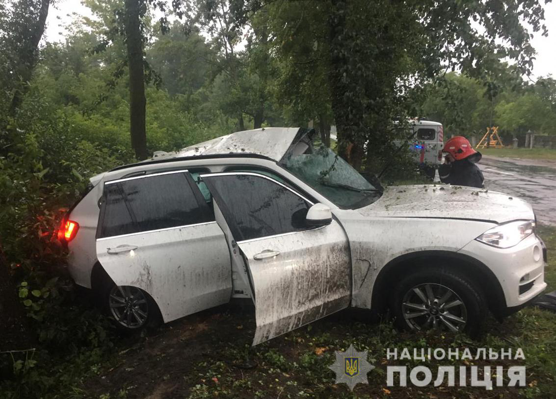 У Шацьку автомобіль «BMW Х5» злетів у кювет: водій загинув (оновлено)
