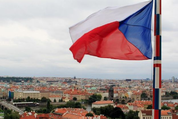 Чехія по-новому видаватиме робочі карти українцям