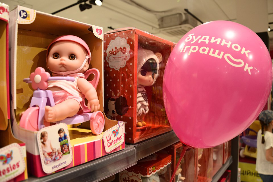 У Луцьку відкрили найрожевіший магазин «Будинок іграшок» в Україні (фото)*