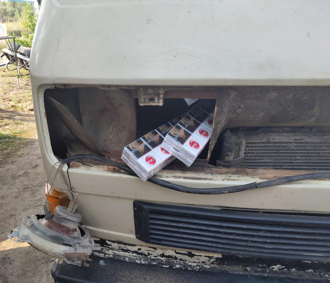 Залишився без авто: на кордоні у волинянина знайшли сигарети (фото)