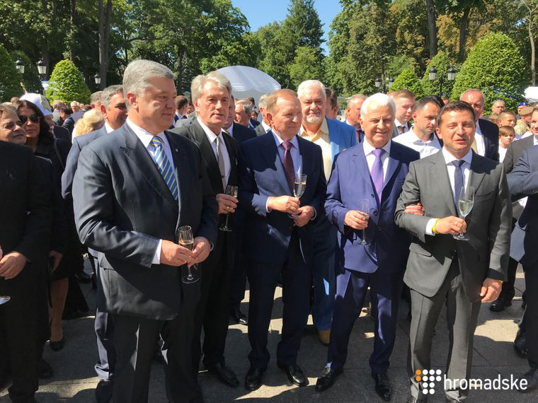 Порошенко приїхав до Зеленського на прийом президентів