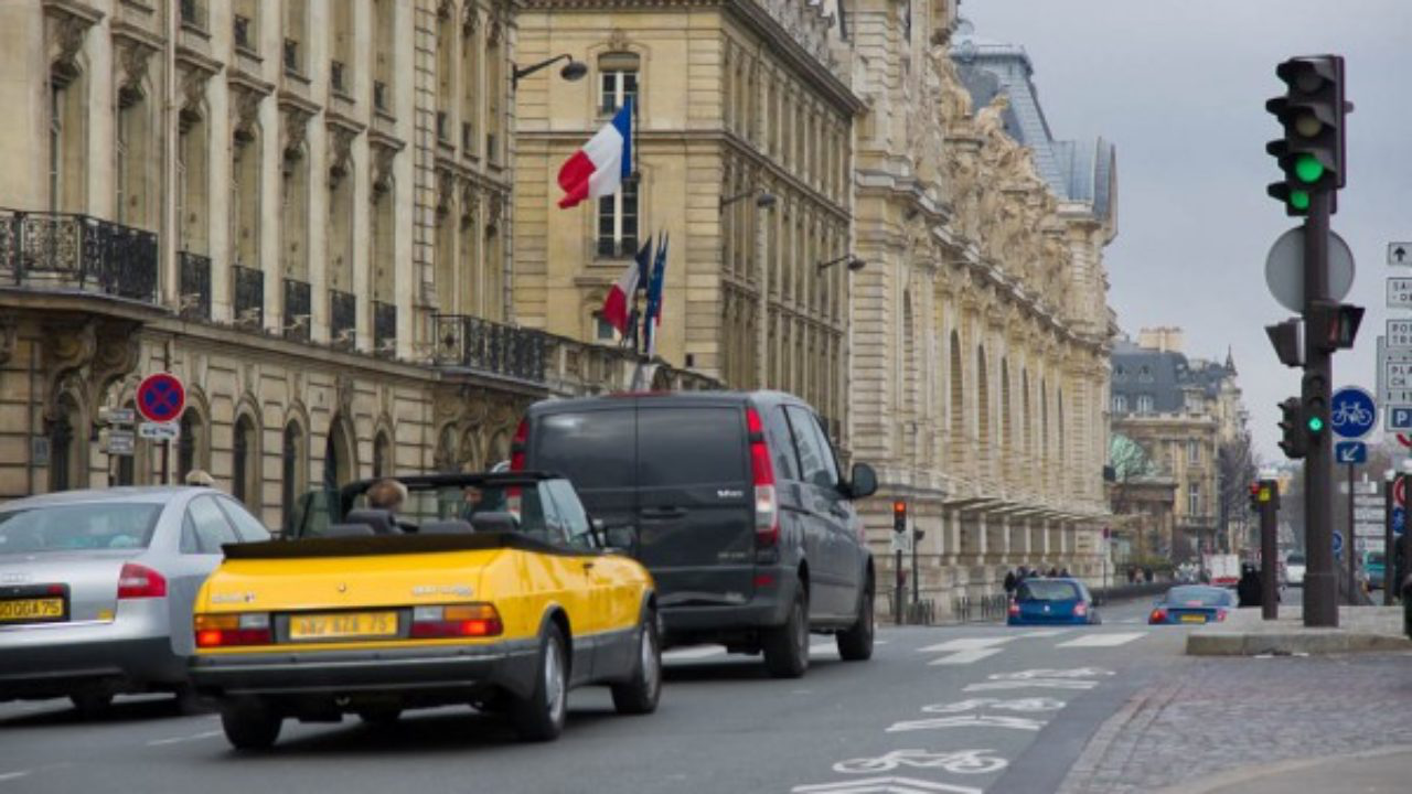 У Парижі встановили «шумові радари», які штрафуватиуть голосні машини