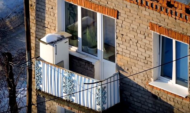 Чи можна ставити холодильник на балкон*