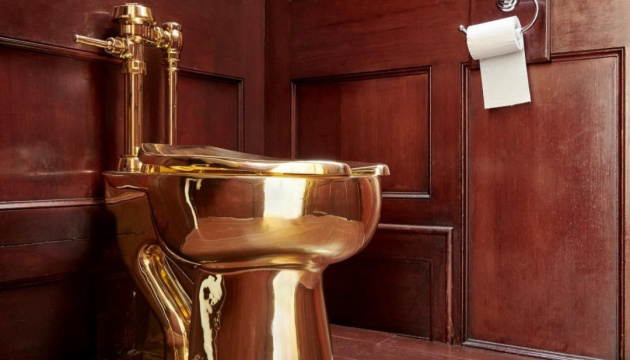 У Британії з виставки викрали золотий туалет вартістю 1 мільйон фунтів (фото)