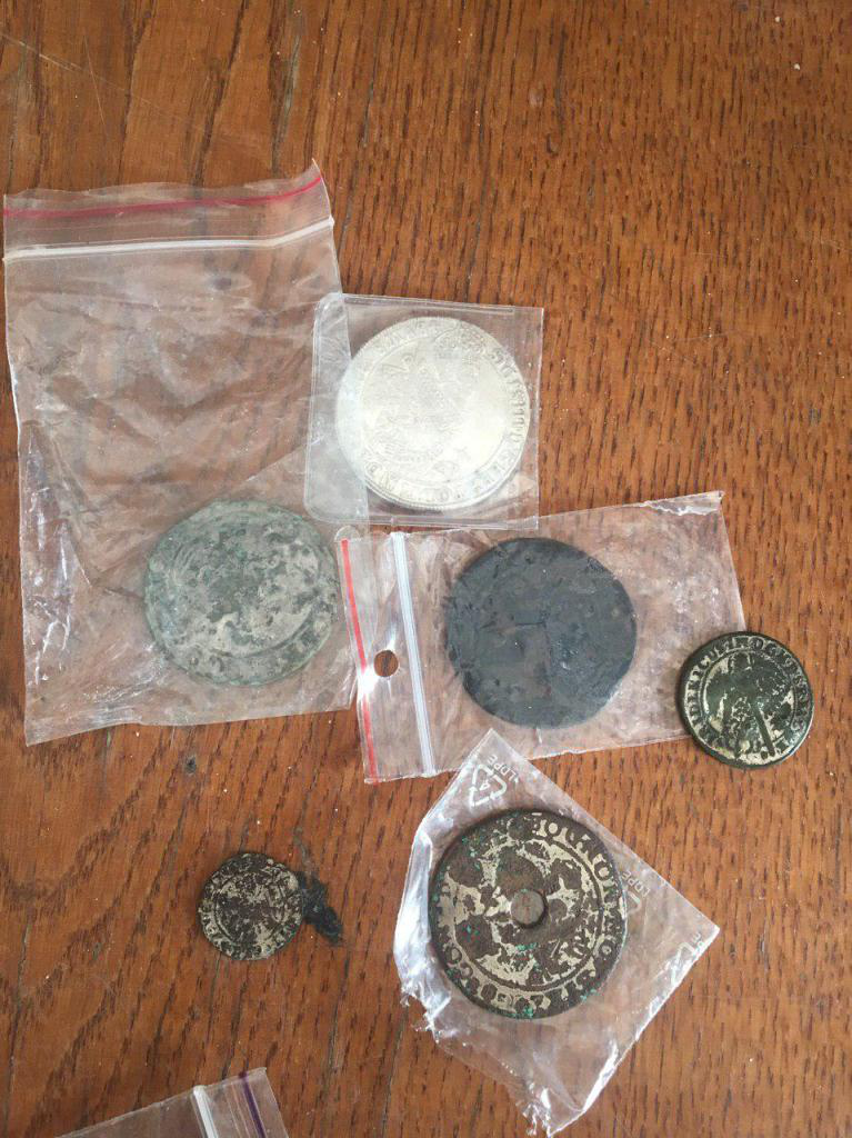 В «Ягодині» в литовця знайшли старовинні монети (фото)