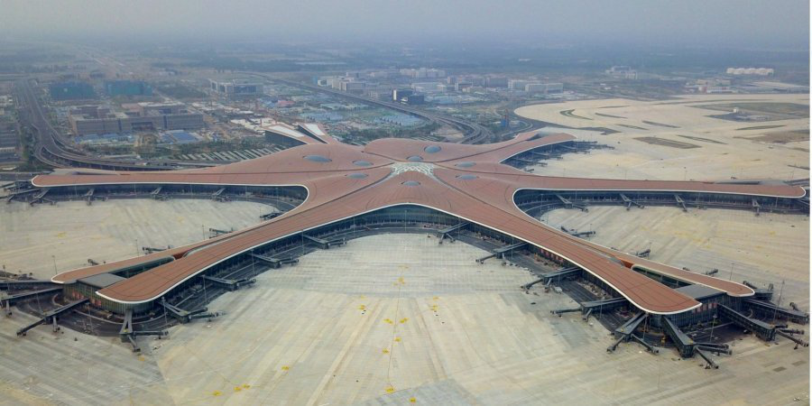 У Китаї відкрили найбільший у світі аеропорт (відео)