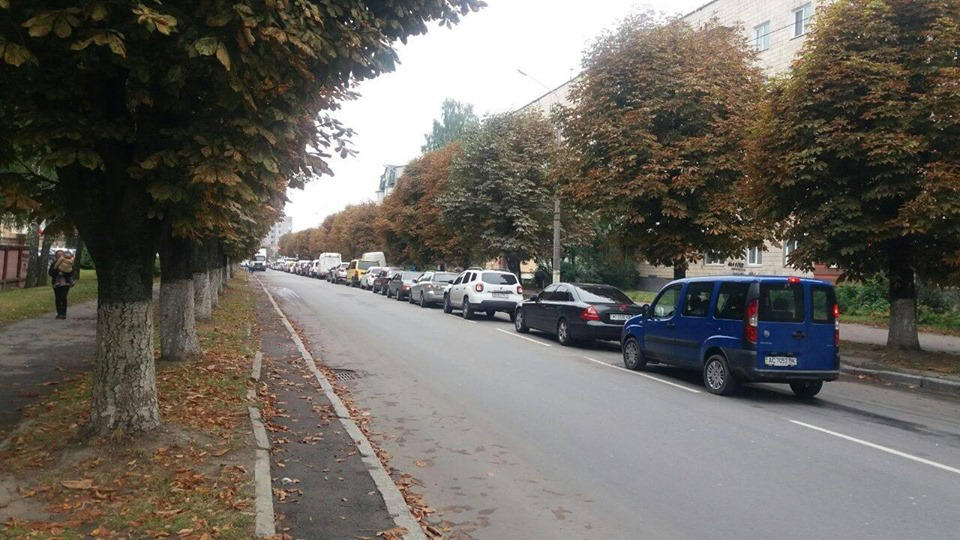 Транспортний колапс у Луцьку: пів міста – в заторах (фото)