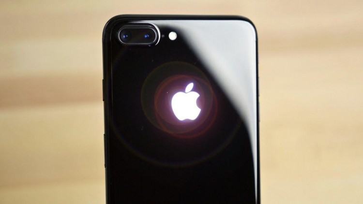 Логотип у нових смартфонах Apple буде світиться
