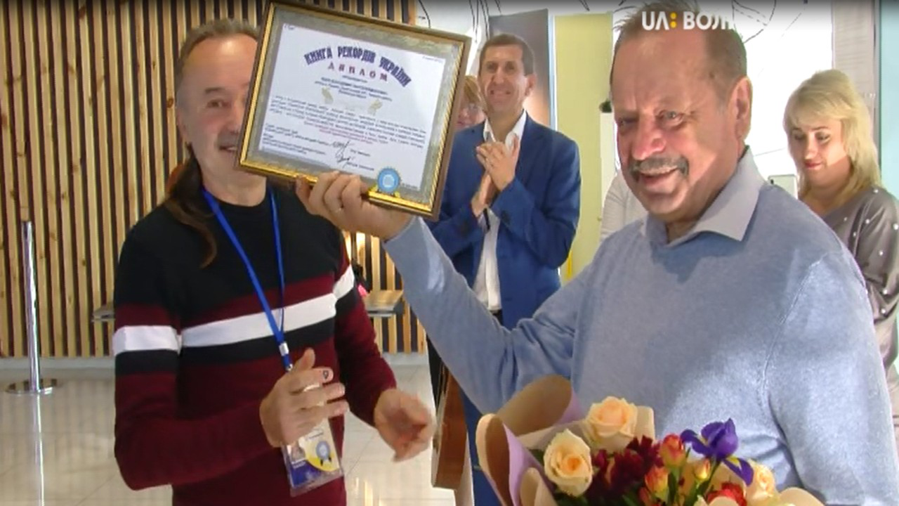Волинський майстер вітрильників-мініатюр установив рекорд України (відео)