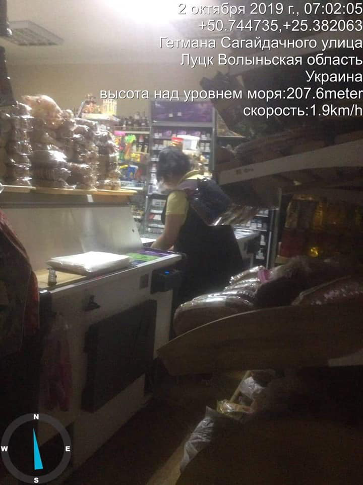 У Луцьку в «Продуктах»вночі торгували алкоголем (фото)