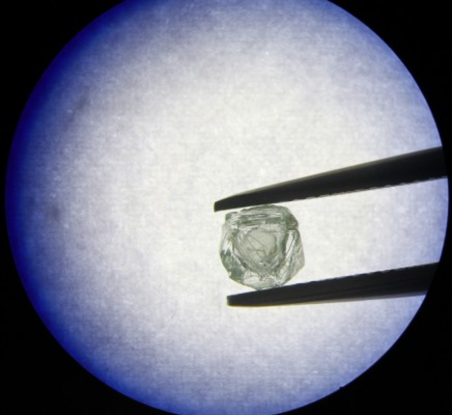 В Якутії знайшли унікальний алмаз-матрьошку