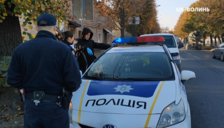 У Луцьку водій за 100 гривень хотів «відмазатися» від патрульних (відео)