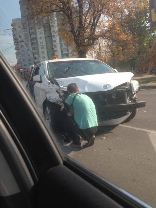 На Київському майдані у Луцьку зіткнулися два автомобілі