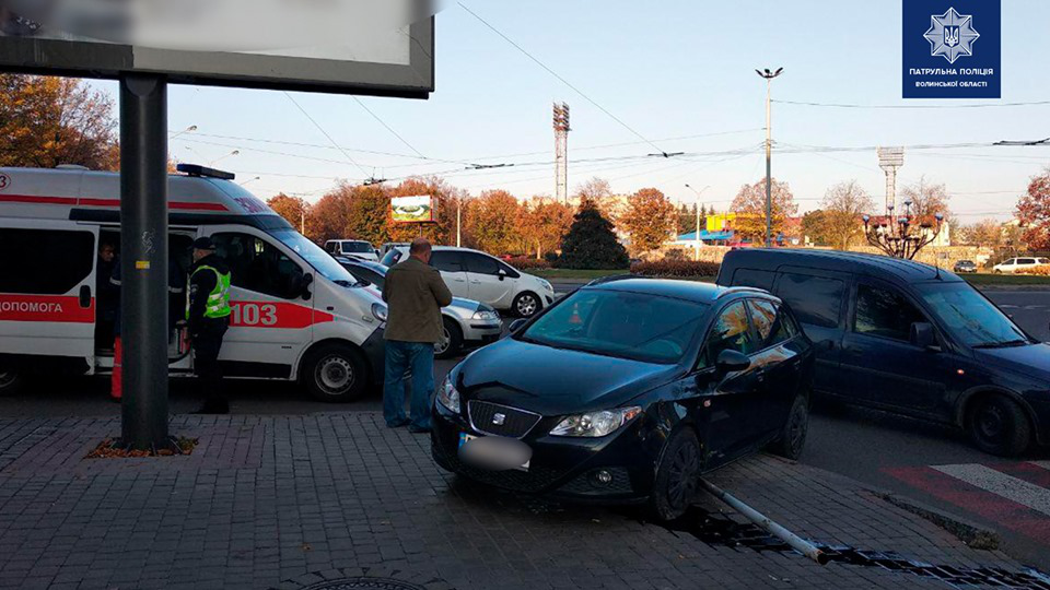 Без автокрісел: у Луцьку в аварії травмувалися двоє дітей (фото)