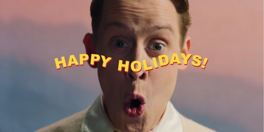 «Сам удома», але в шкарпетках: Калкін знявся у різдвяній рекламі (відео)