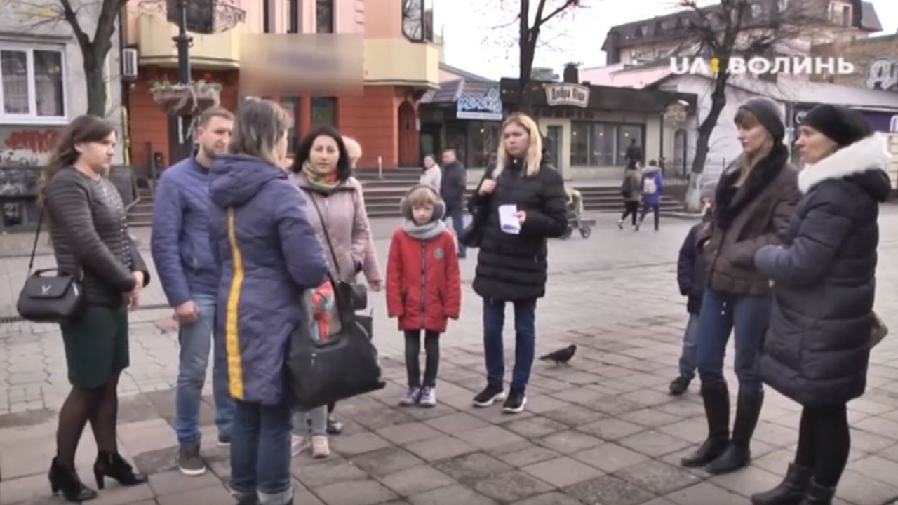 Ніякої конкретики: жителі Володимирської вкотре просять встановити світлофор (відео)