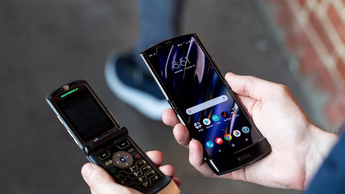 Motorola  представила телефон-жабку, який згинається  (фото, відео)