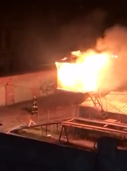 На центральному проспекті Луцька загорілися гаражі (відео)