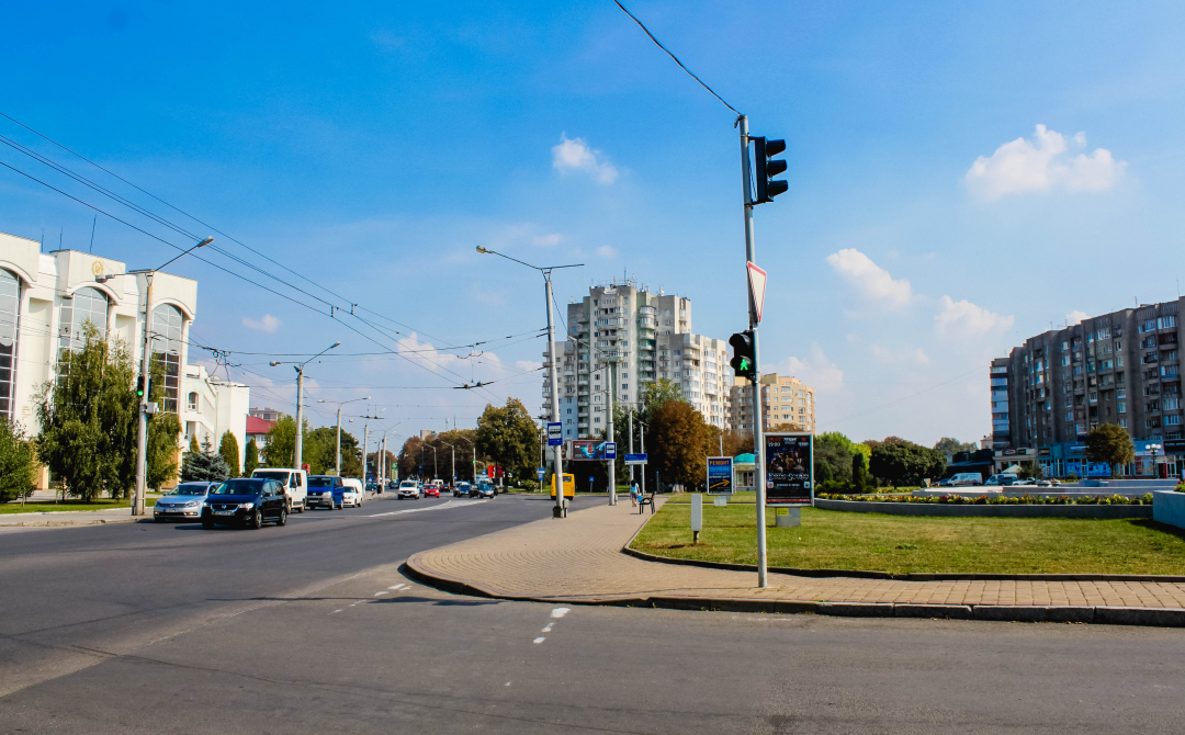 Острівці безпеки і заборона поворотів: як у Луцьку зміниться схема дорожнього руху