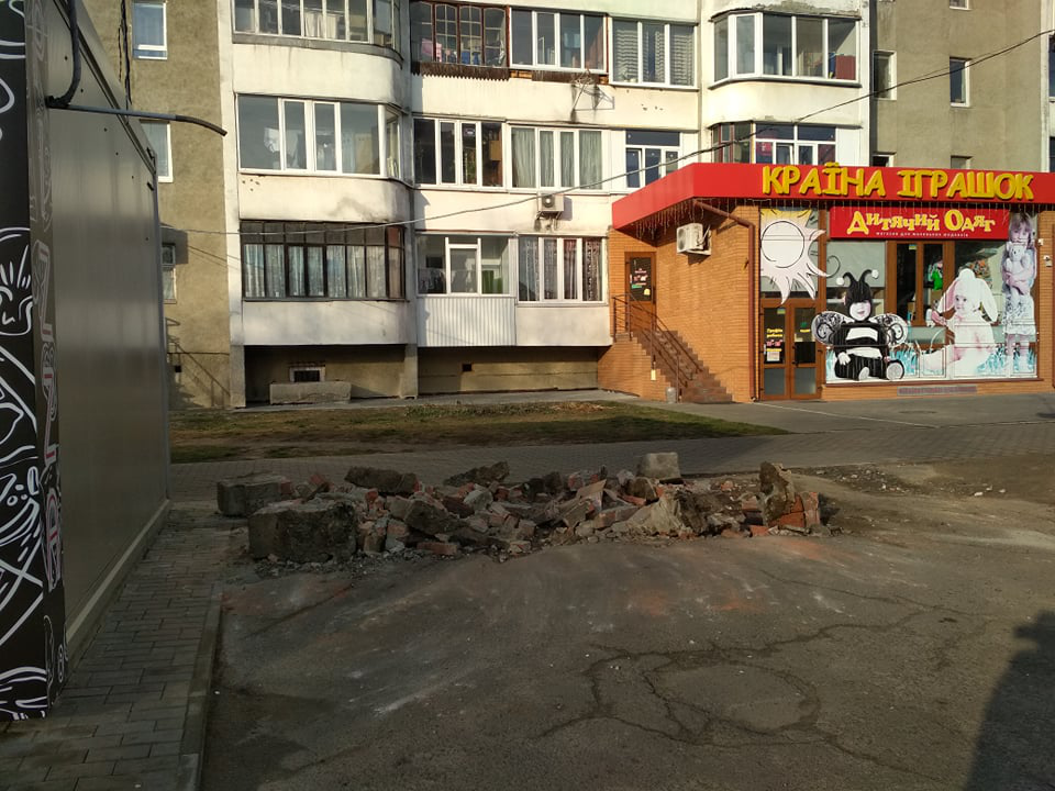 У Луцьку почали зникати кіоски «Теремно Хліб» (фотофакт)