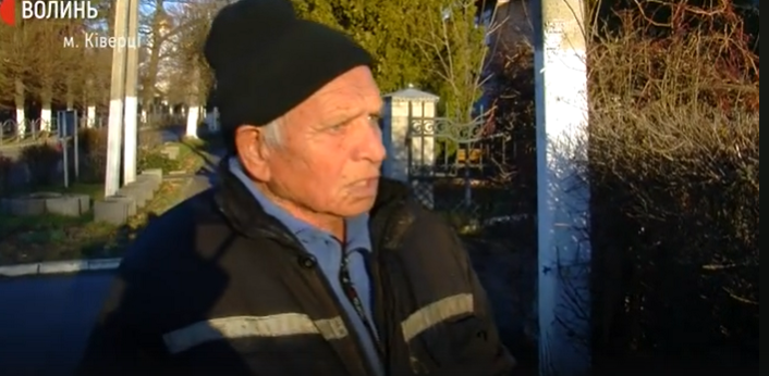 Лається та ходить голяка: у Ківерцях дід лякає сусідів  (відео)