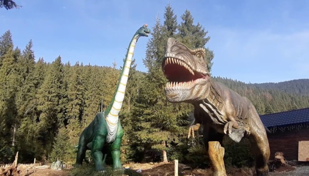 У Карпатах відкрили парк динозаврів (відео)