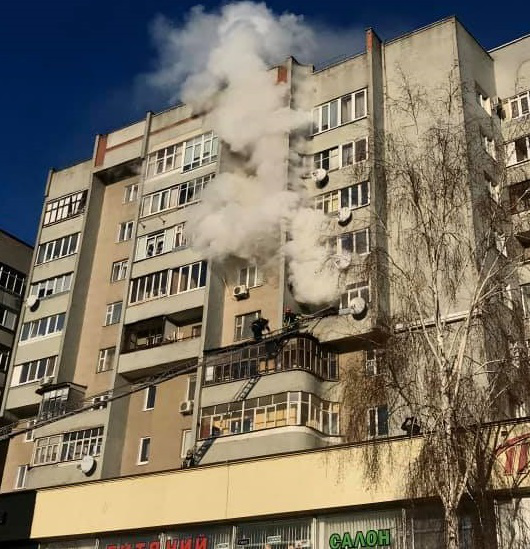 На Соборності у Луцьку загорілася квартира (фото, відео)