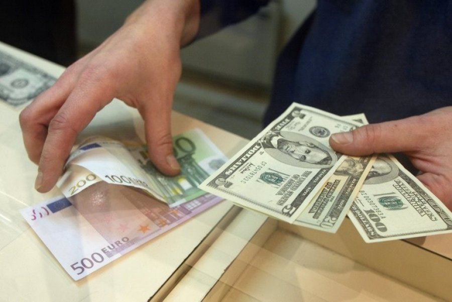 Українцям дозволили не розписуватися у квитанціях при обміні валют