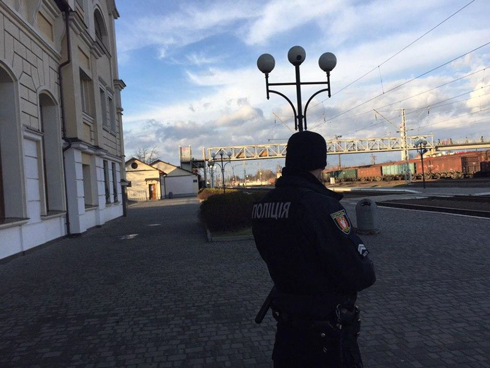 Після скандалу з наркотиками у Луцьку посилили піші патрулювання (фото)